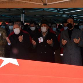 Çığ şehidi Ali Özdemir'in cenaze namazını ağabeyi kıldırdı