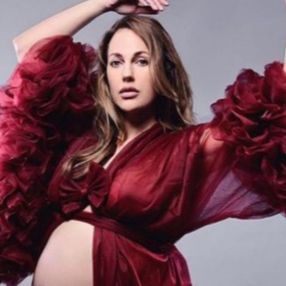 Meryem Uzerli'nin hamilelik pozları