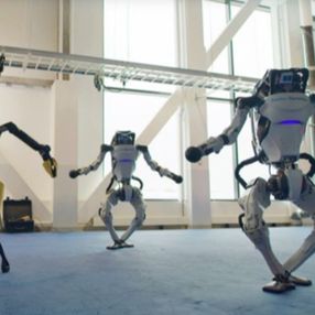 Boston Dynamics robotlarından yeni yıl dansı
