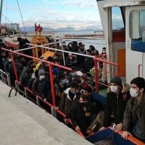 İtalya'ya gitmeye çalışan göçmenler Çeşme'de yakalandı