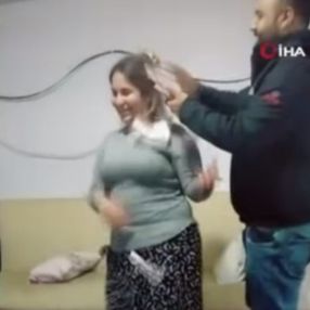 Topladığı paralarla dans eden sosyal medya dilencisi