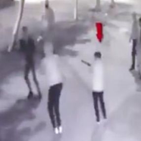 Gaziantep'te telefonunu vermeyen genci dövüp, tüfekle vurdular