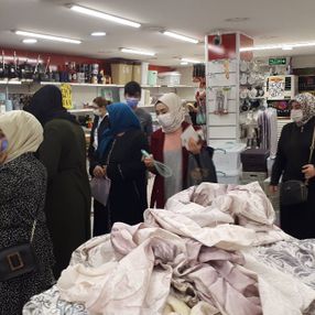 Zeytinburnu’nda zabıta ekibini şaşırtan manzara