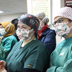 Aydın'da yeni yıla görevi başında giren sağlık çalışanlarına sürpriz