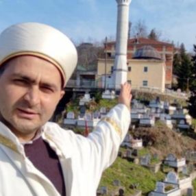 Giresun'da dağcı imam minareyi boyayacak