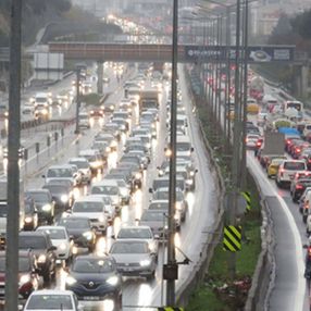İstanbul'da trafik yoğunluğu yüzde 75'e ulaştı