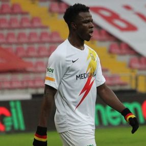 Galalatasaray ile Fenerbahçe'nin Youssouf savaşı