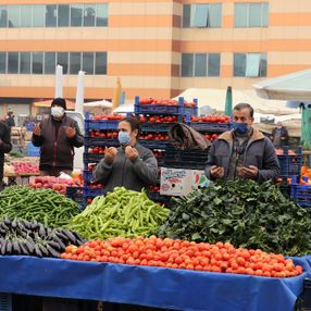Keşan'da 2 haftadır kapalı olan halk pazarı dualarla açıldı