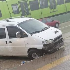 Bursa’da kaçak öğrenci servisi çeken araç kaza yaptı