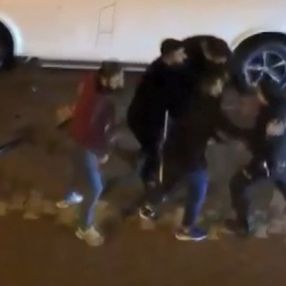 Esenyurt'ta taş ve sopalarla iş yeri basmaya çalıştılar