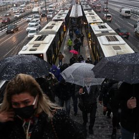 İstanbul'da kar yağışı etkisini gösterdi