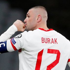 Burak Yılmaz, Hollanda'ya 3 gol atan ilk futbolcu oldu