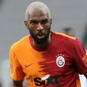 Ryan Babel: 6 puanlık farkı kapatabiliriz