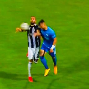 Galatasaraylılardan Ghezzal'ın golü öncesi el itirazı