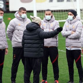 Galatasaray, yeni sezonda 10 oyuncuyla yolları ayırmayı planlıyor