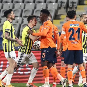 Fenerbahçe, deplasmanda Başakşehir'i 2 golle mağlup etti