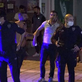 Antalya'da sokağa çıkma kısıtlamasındaki kavgada 4 kişi yaralandı