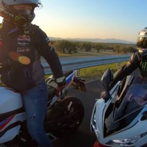 İzmir’de motosikletli grup trafikte akrobatik hareketler yaptı