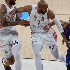 Anadolu Efes, Real Madrid'i farklı yendi