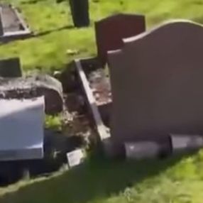 İsveç’te, Müslüman mezarlarına zarar verildi