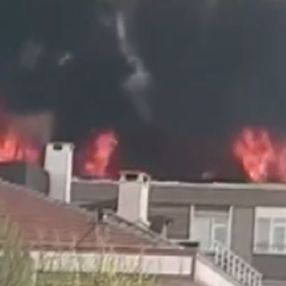 Bağcılar'da 6 katlı binada yangın çıktı