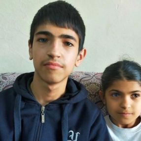 Kahramanmaraş'ta iki kardeş hayata çift renk bakıyor