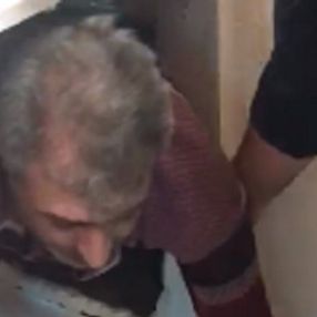 İzmir'de cinayet zanlısı, mutfak dolabında yakalandı