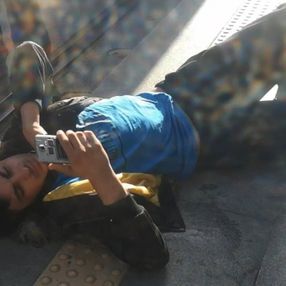 Bursa'da kaza geçirdi, kırılan telefonuna üzüldü