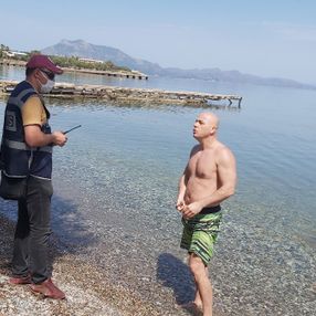Datça'da denize girenlere ceza