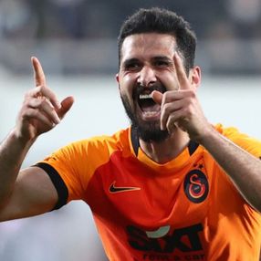 Emre Akbaba yeni sözleşmeyi kaptı
