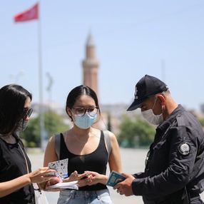 Sokak kısıtlamasına uymayan 66 bin 161 kişiye işlem