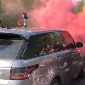 Lille taraftarlarından Burak Yılmaz'a coşkulu karşılama