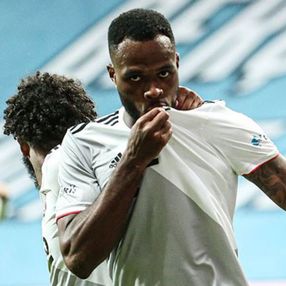 Tottenham ve West Ham, Cyle Larin'i listesine aldı