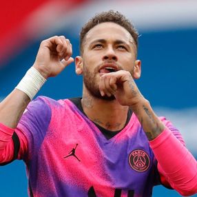 PSG, Neymar'la sözleşme uzattı