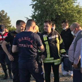 Manisa, boğulma tehlikesi geçiren torunlarını kurtardı, kendisi boğuldu