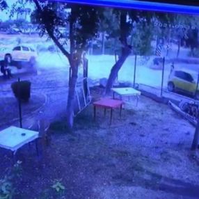 Adana'da taksici 2 kişiye çarpıp Seyhan Nehri'ne düştü
