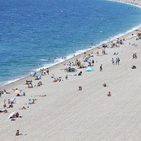 Antalya ve Muğla sahilleri, kademeli normalleşme ile hareketlendi