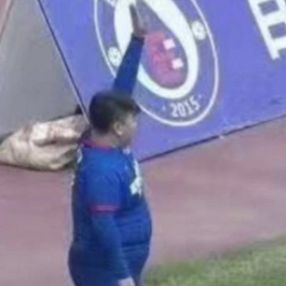 Çinli iş insanı He Shihua 126 kilo oğlunu forvet yaptı