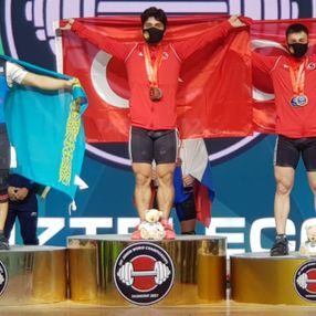 Milli halterci Muhammed Furkan Özbek Dünya Şampiyonu