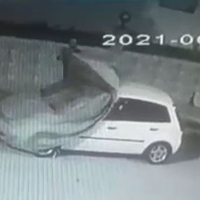 Antalya’da öten alarma aldırış etmeden hırsızlık yaptı