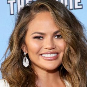 Chrissy Teigen, siber zorbalık skandalının ardından Instagram'da göründü
