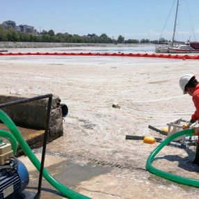 Çevre ve Şehircilik Bakanlığı, Marmara'da deniz salyası temizliğine başladı