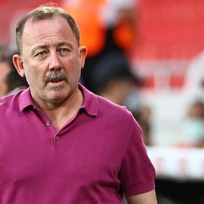 Sergen Yalçın'dan Beşiktaş yönetimine 'bir yıllık' talep