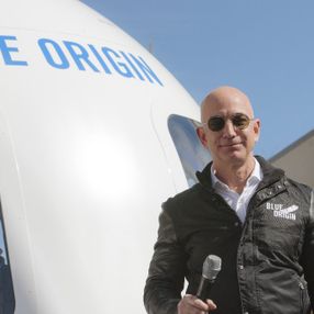 Jeff Bezos, 20 Temmuz'da kardeşi ile uzaya gidiyor