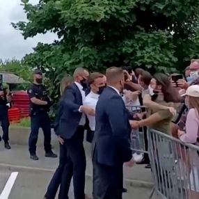 Emmanuel Macron'a atılan tokatın diğer açıdan görüntüsü