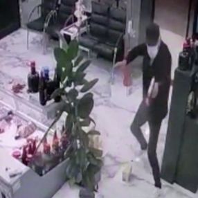 Antalya'da kasaba kurşun yağdırdı: 1 yaralı