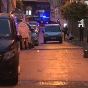 İstanbul'da çocuğunu parka götürmek için sokağa çıkan baba silahlı saldırıda öldü