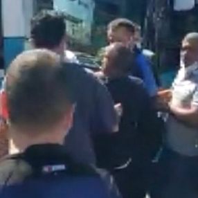 Kadıköy’de zabıta ekipleri ile seyyar satıcı arasında yumruklu kavga