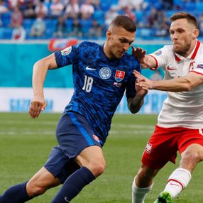 Slovakya, Polonya'yı 2 golle mağlup etti