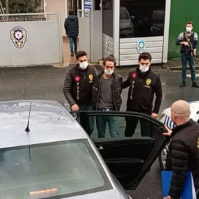 Beşiktaş’ta turistleri bıçaklayan kağıt toplayıcı hakim karşısında